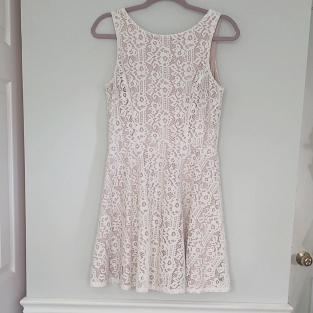 Elegant Lace Sleeveless Dress - Cream
